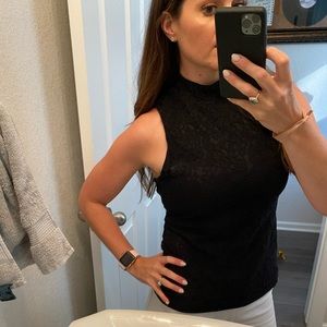 Sleeveless lace turtleneck